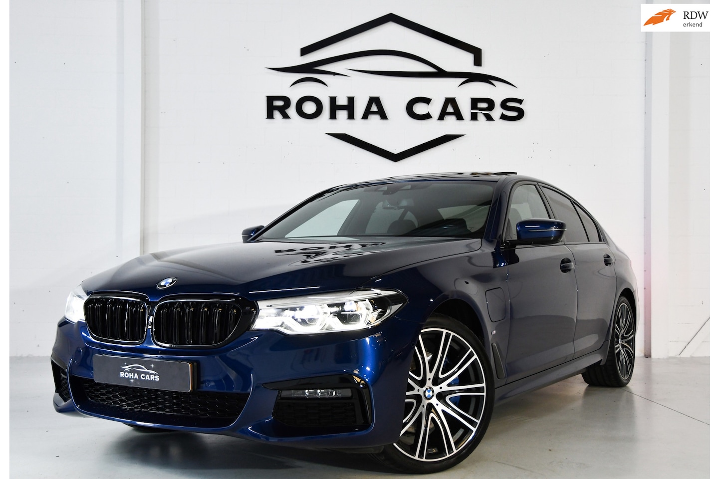 BMW 5-serie - 530e iPerformance High Executive 530e iPerformance High Executive, M-sport, Schuifdak, 3D camera - AutoWereld.nl