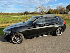 BMW 1-serie - 118i Edition M Sport High Executive BMW 1 Serie 118i F20 LCI Aut M Sport Black Sapphire Metallic 139.dkm
