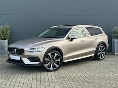 Volvo V60 Cross Country - 2.0 B5 AWD Ultimate | Massage | 20'' | Pano | Gelamineerd glas | Pilot Assist |