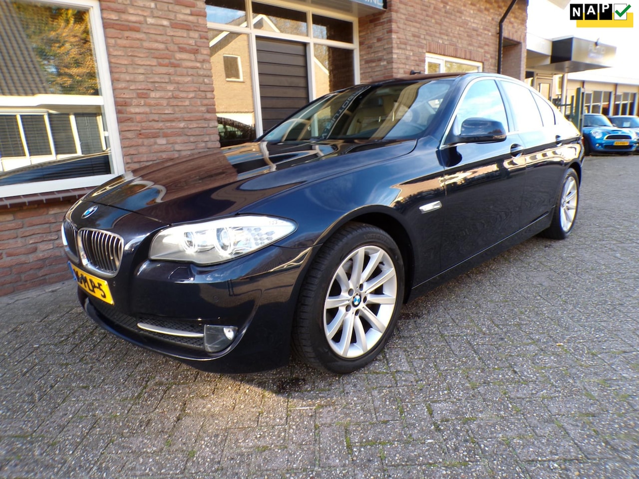 BMW 5-serie - 523i High Executive Automaat / Leder / Navi - AutoWereld.nl