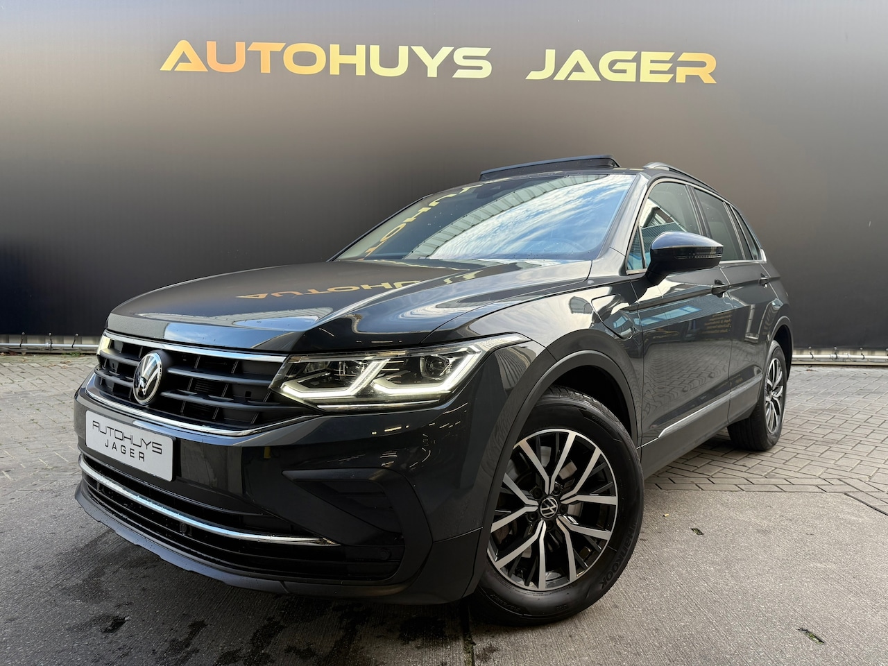 Volkswagen Tiguan - 1.4 TSI eHybrid R-Line Business+|Pano|Elektrischeklep|Carplay - AutoWereld.nl