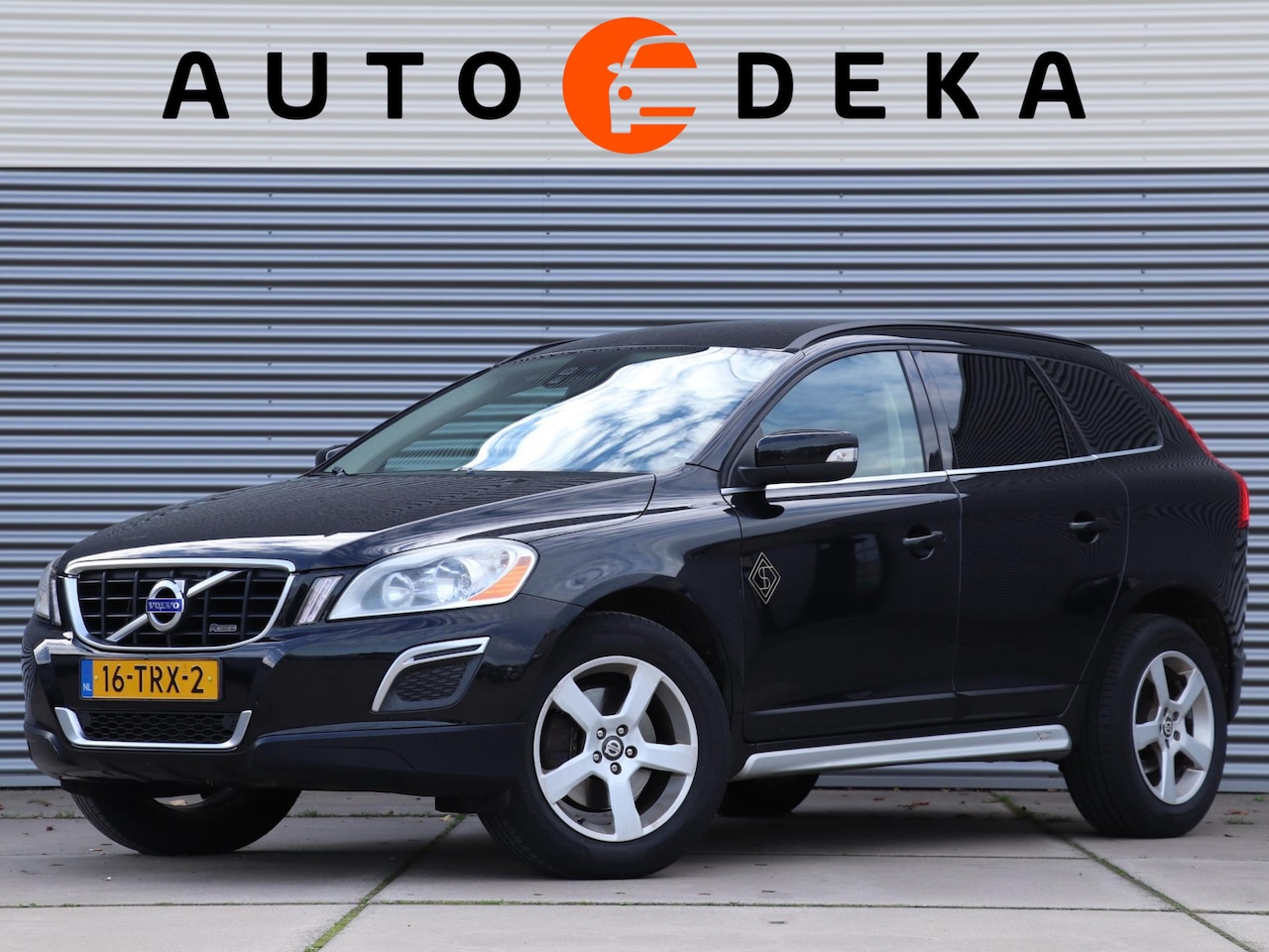 Volvo XC60 - 2.0 D3 R-Design Automaat *Leder*Navigatie*Parkeersens.* - AutoWereld.nl