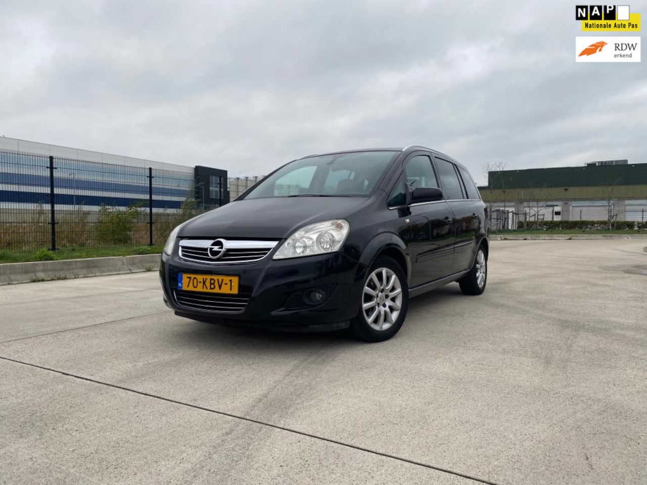 Opel Zafira - 1.8 Cosmo PARKEERSENSOREN-HALF LEDER-AIRCO-APK 10-26 - AutoWereld.nl