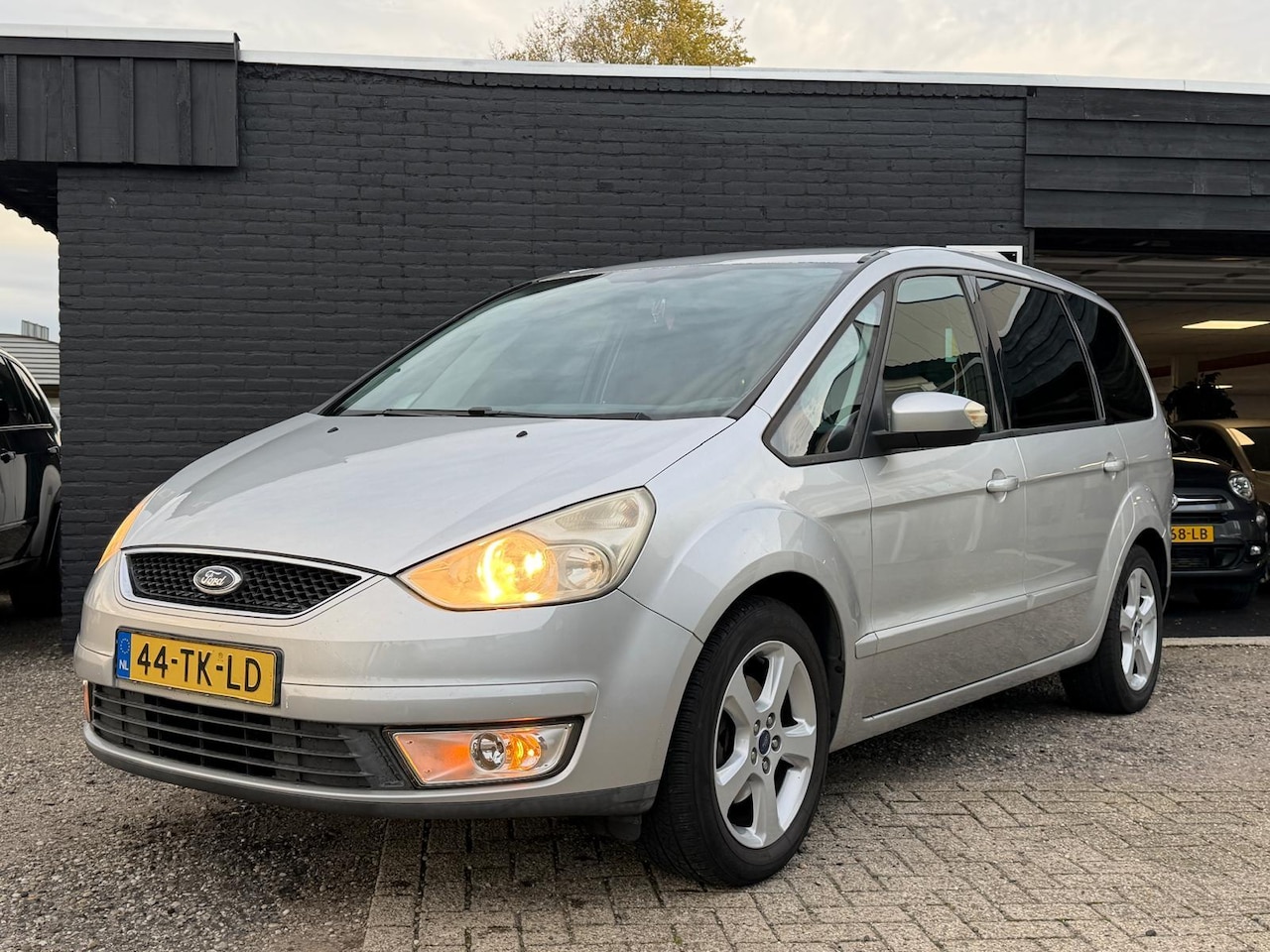 Ford Galaxy - 2.0-16V Trend | 7 persoons | Climate | Trekhaak - AutoWereld.nl