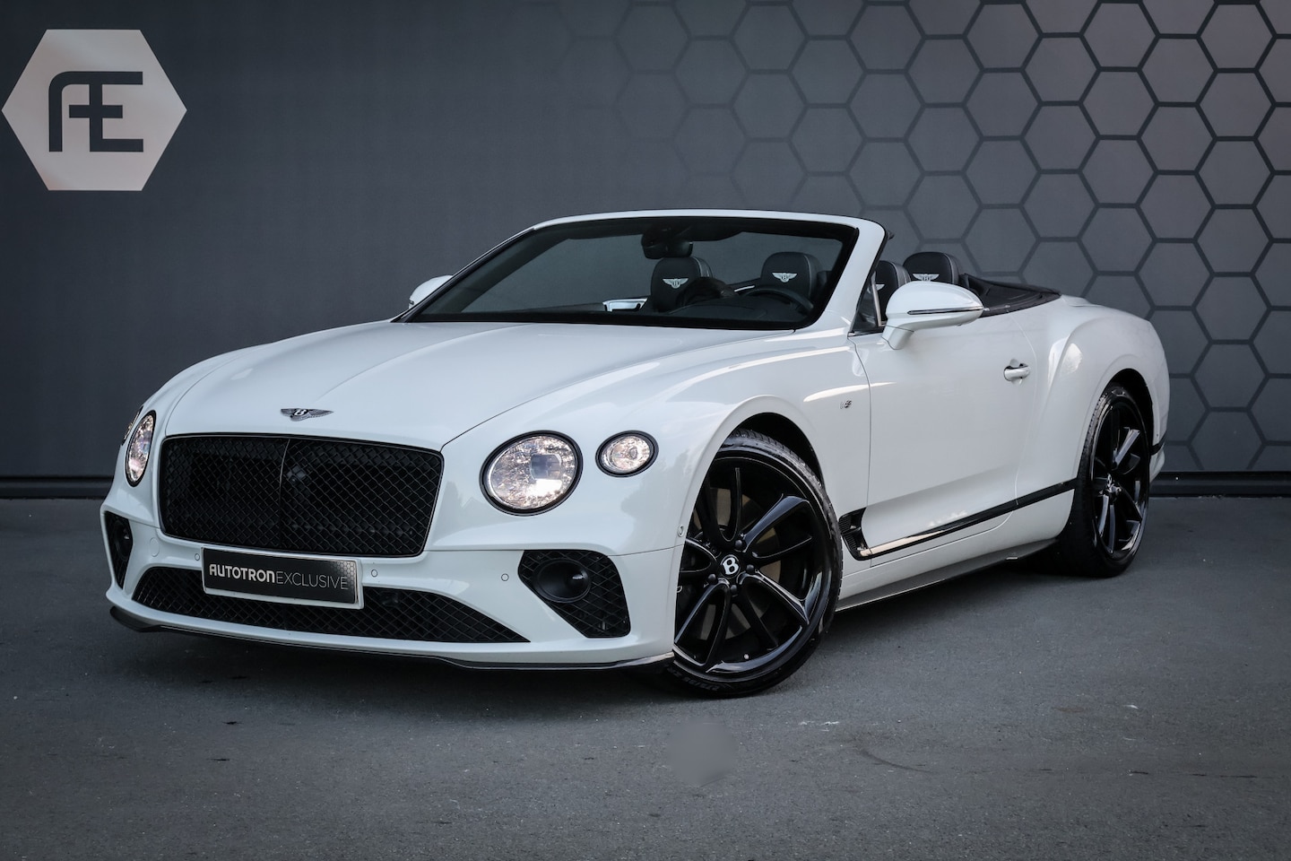 Bentley Continental GTC - 4.0 V8 CARBON EXTERIOR | ORIGINEEL NEDERLANDS | ACC | STOELVERKOELING, VERWARMING & MASSAG - AutoWereld.nl