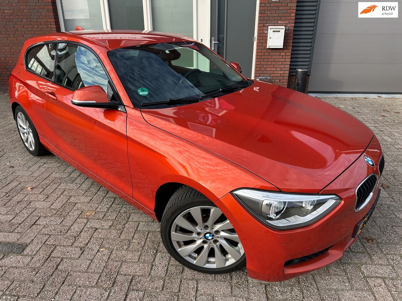 BMW 1-serie - 114i EDE Upgrade Edition / Navi / Leder / PDC / Clima - AutoWereld.nl