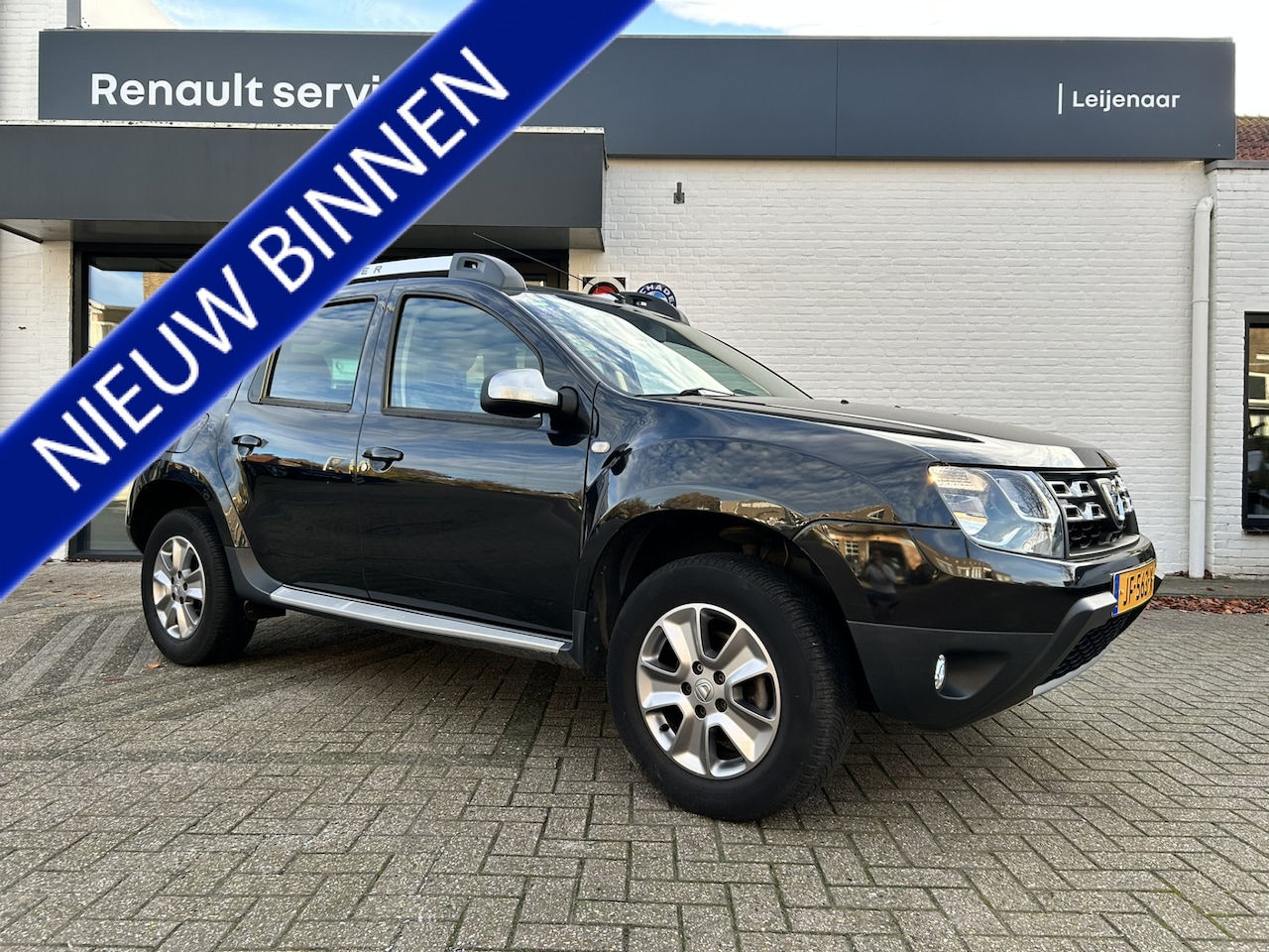 Dacia Duster - 1.2 TCe 4x2 Lauréate | Trekhaak | Parkeersensoren | Bluetooth | Lichtmetalen velgen | Navi - AutoWereld.nl