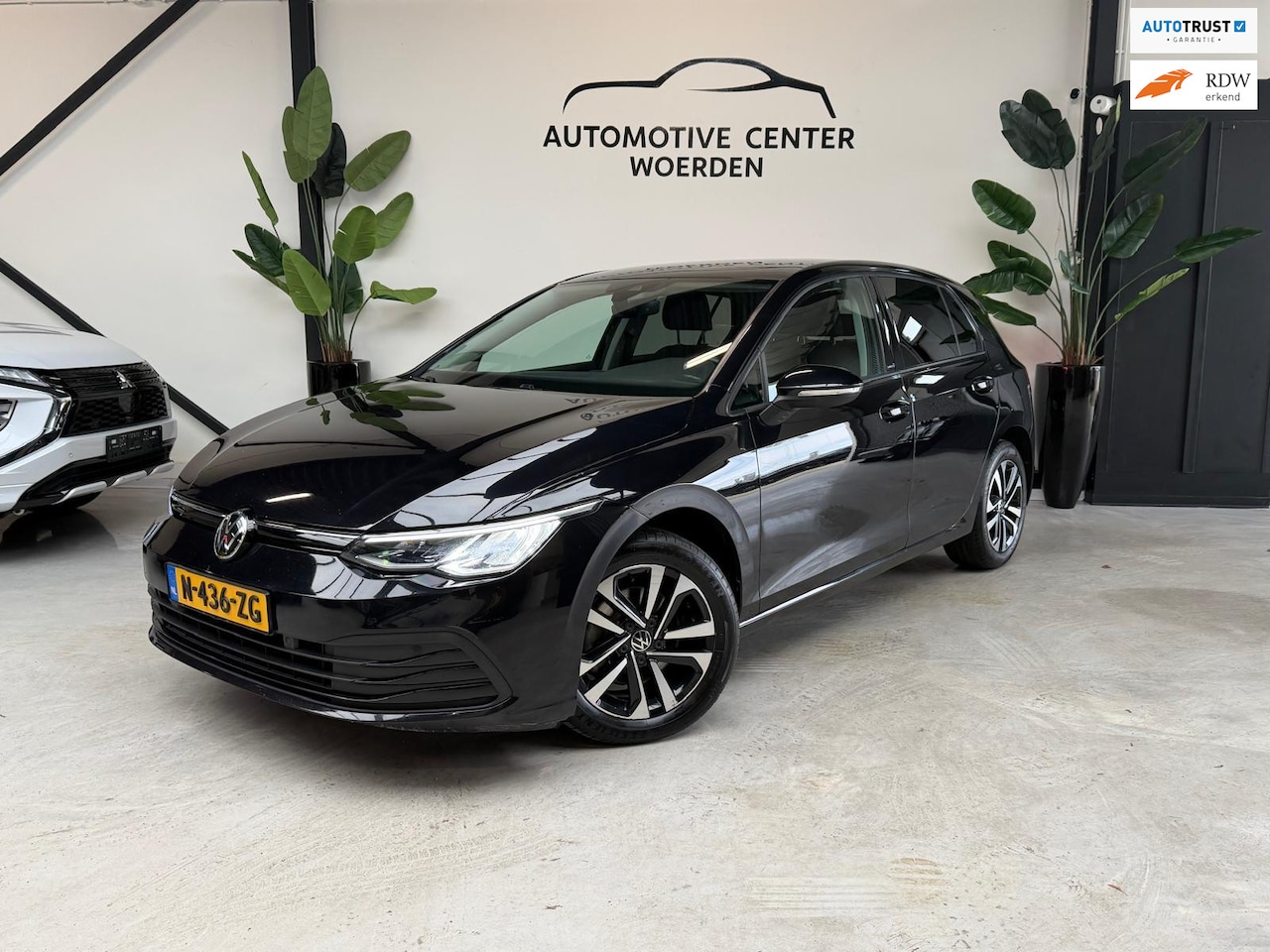 Volkswagen Golf - 2.0 TDI Style AUTOMAAT SFEERVERLICHTING TREKHAAK - AutoWereld.nl