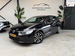 Volkswagen Golf - 2.0 TDI Style AUTOMAAT SFEERVERLICHTING TREKHAAK