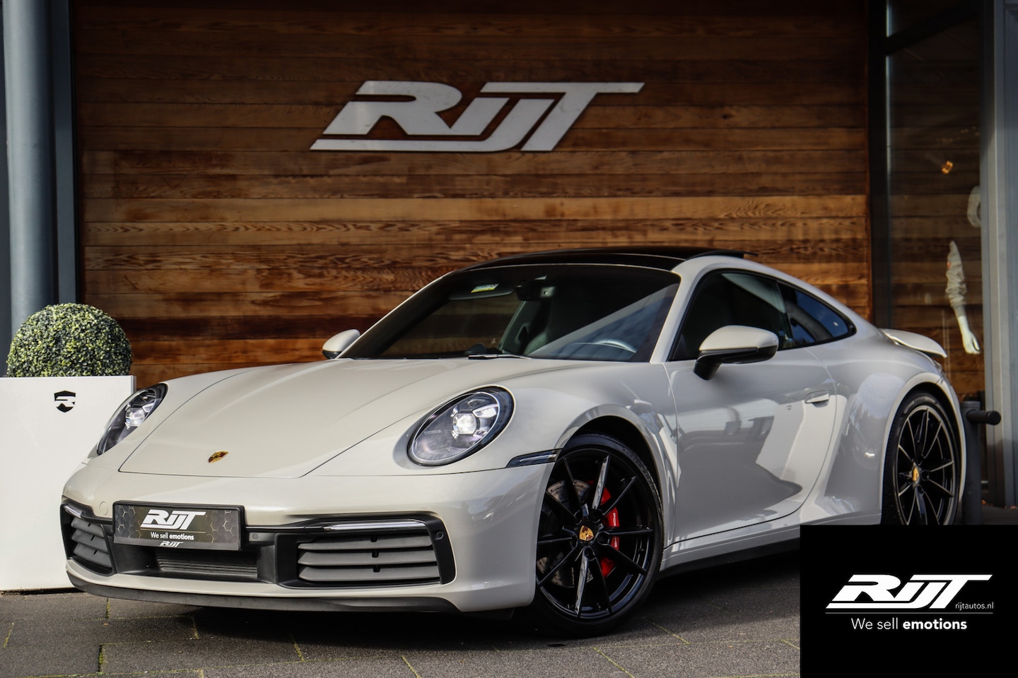 Porsche 911 - 992 450PK 3.0 Carrera 4 S **4w Steering/Schuif-kantel/Sport-uitlaat/Sport-Stoelen/Sportchr - AutoWereld.nl