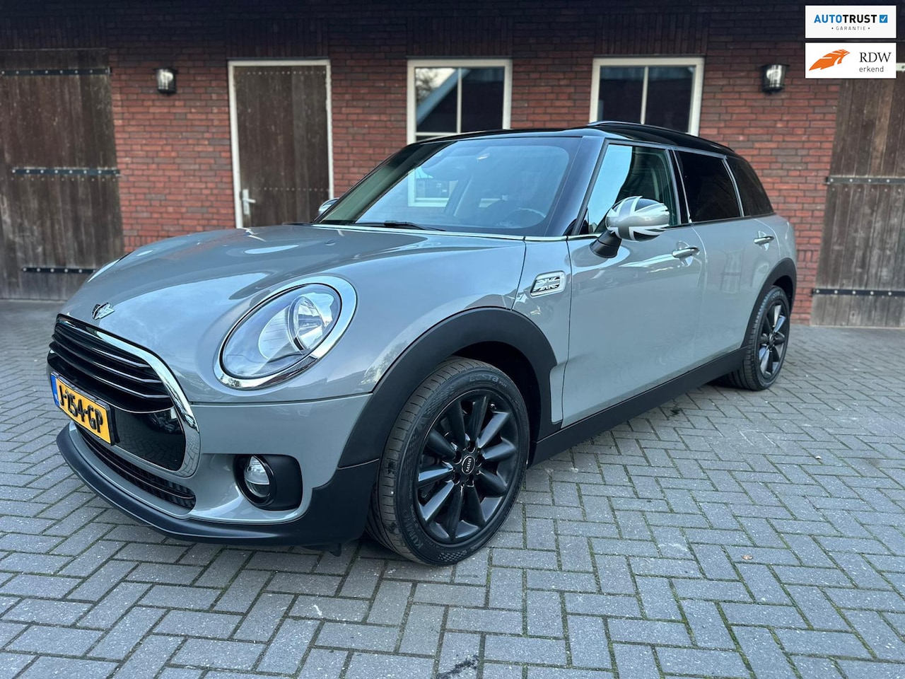 MINI Clubman - 1.5 Cooper Chili Serious Business | Navi| Stoelverwarming| Keyless| Cruise - AutoWereld.nl