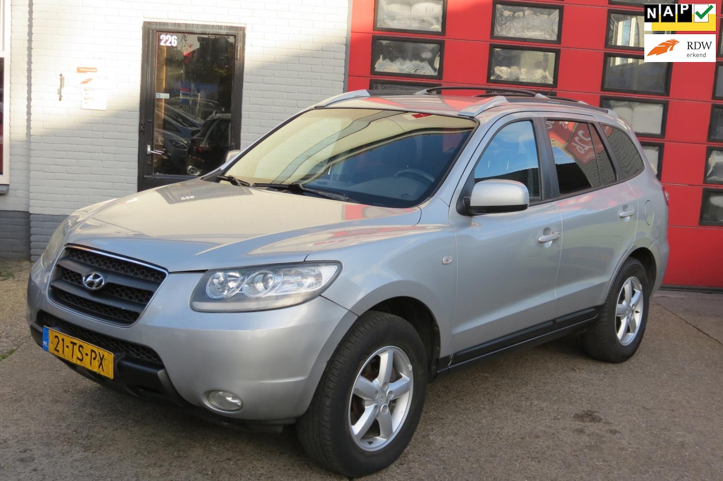Hyundai Santa Fe - 2.7i V6 Dynamic 7 PERSOONS ,AIRCO - AutoWereld.nl