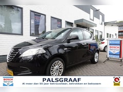 Lancia Y(psilon) - Ypsilon 0.9 TWINAIR SILVER + Chique en Klassiek