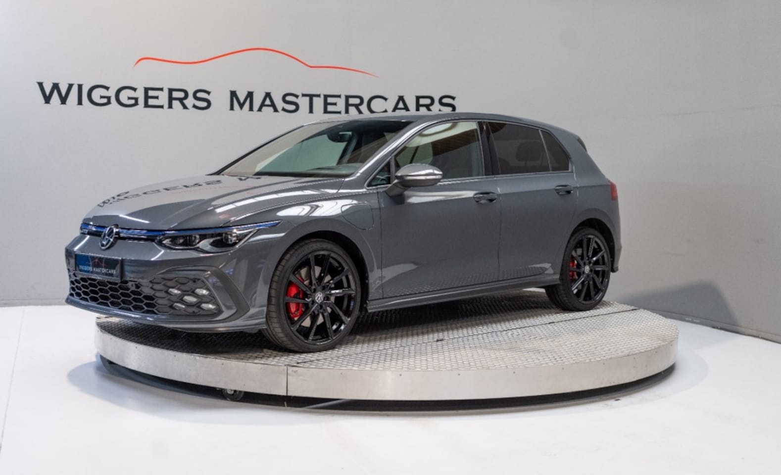 Volkswagen Golf - GTE 245 PK Hybrid, Keyless, 18 Inch, Sportstoelen, Head-up, Dolphin Grey Metallic - AutoWereld.nl