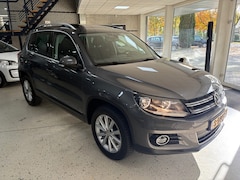 Volkswagen Tiguan - 2.0 TSI 4X4 AUTOMAAT / Panodak / Apple/Android / Climat / Cruise
