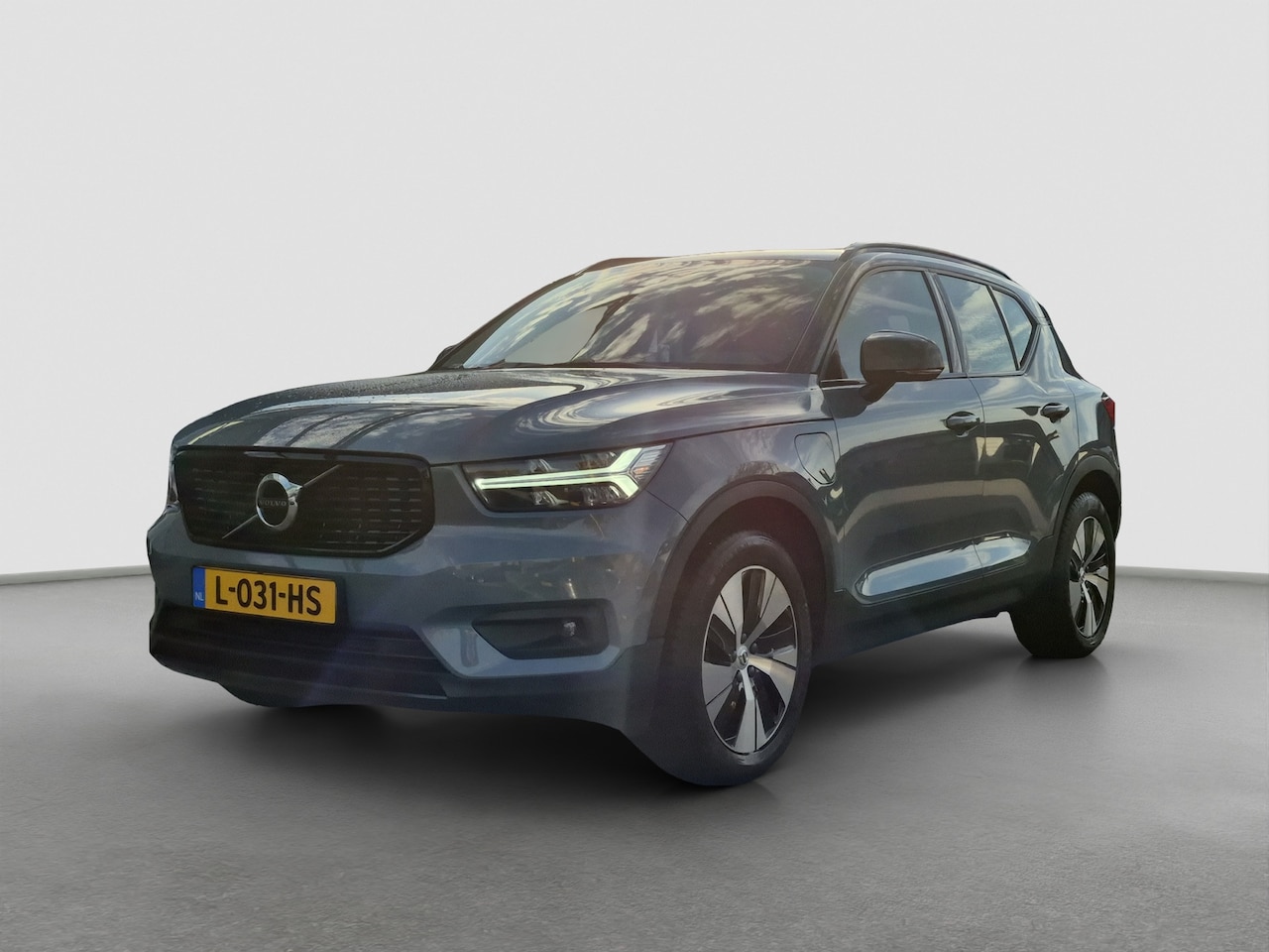 Volvo XC40 - 1.5 T4 Recharge R-Design Expression Stuur+Stoelverwarming | Keyless | Adaptive CC | LED | - AutoWereld.nl