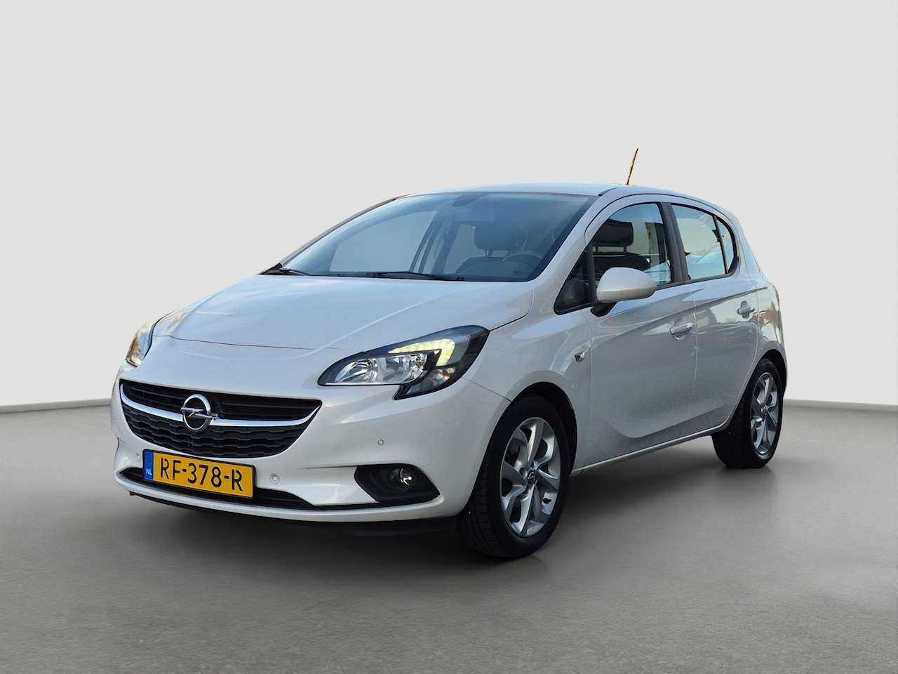 Opel Corsa - 1.4 Online Edition Automaat | Full map navigatie | Parkeersensoren | Carplay/android auto - AutoWereld.nl