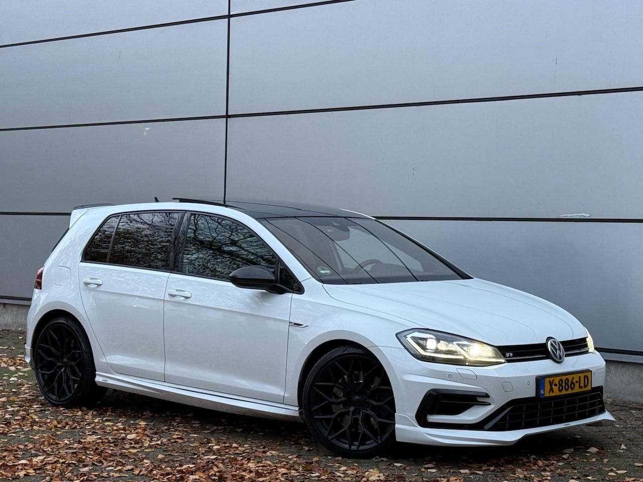 Volkswagen Golf - 2.0 TSI 4Motion R Pano |Akrapovic |Dynaudio |Oettinger |Virtual |Sterren Hemel |Camera |Ke - AutoWereld.nl