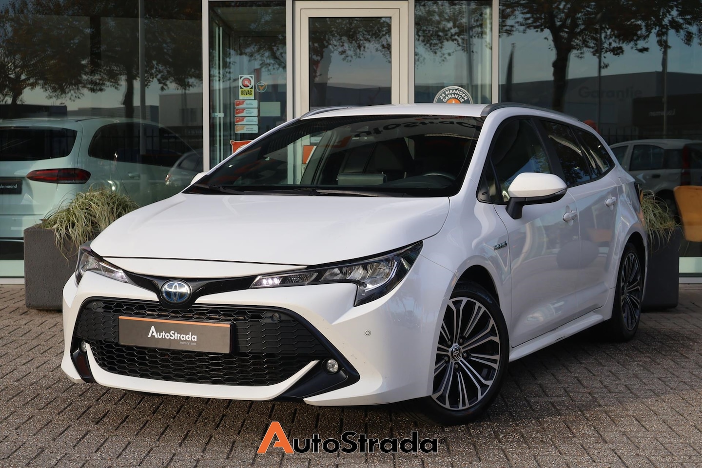 Toyota Corolla Touring Sports - 1.8 Hybrid Dynamic 122pk | Stoelverwarming | Climate | Adaptive | Navi | Keyless - AutoWereld.nl