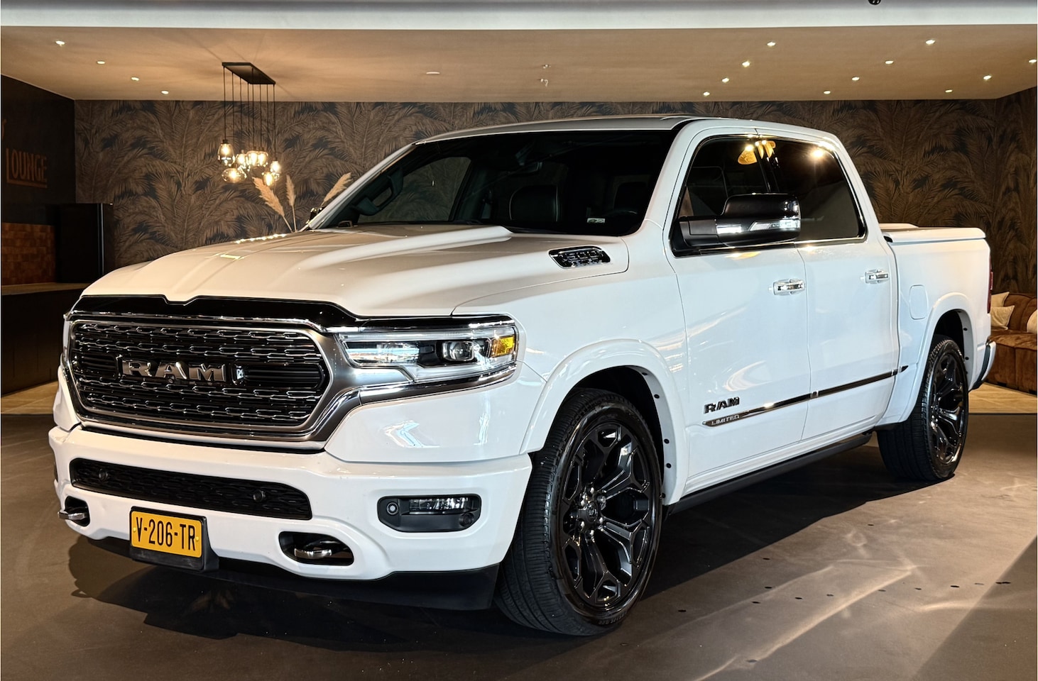 Dodge Ram 1500 - 5.7 V8 HEMI Limited Edition I Pano I VOL! - AutoWereld.nl