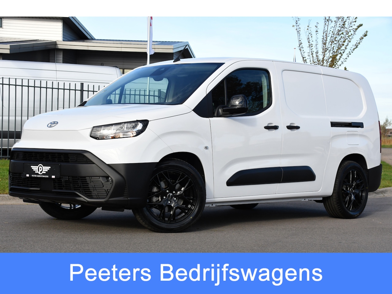 Toyota PROACE CITY Electric - Long 50 kWh Black & White Edition 5 x Direct Leverbaar! Camera, Cruise, 2 x Schuifdeur, Ca - AutoWereld.nl