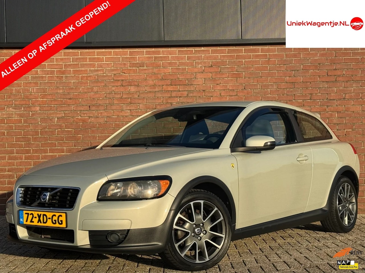 Volvo C30 - 2.0 MOMENTUM | NL-AUTO! | ZEER GOEDE STAAT! - AutoWereld.nl