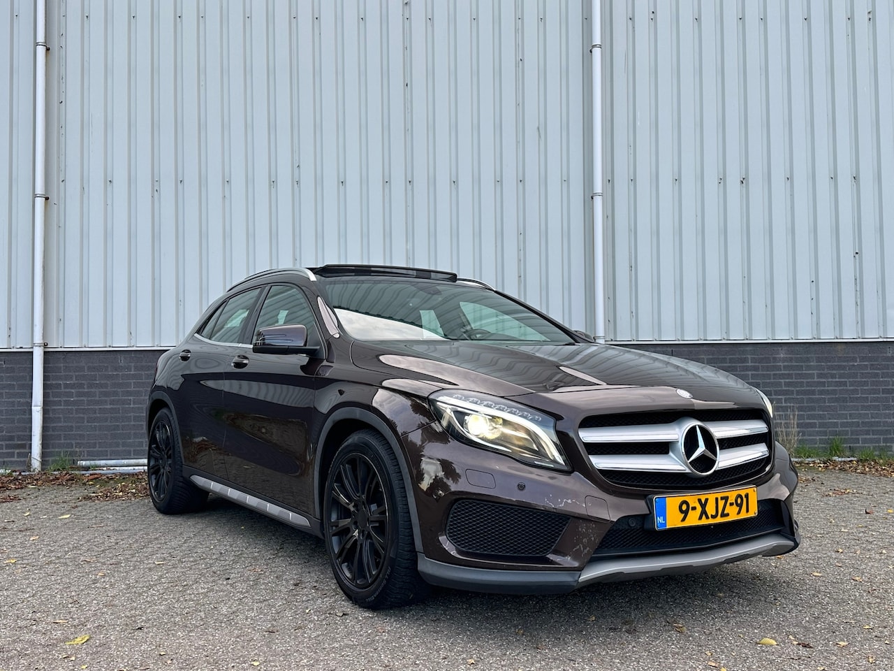Mercedes-Benz GLA-Klasse - 250 4Matic Edition 1 Panorama Leer Camera Mokka Brown - AutoWereld.nl