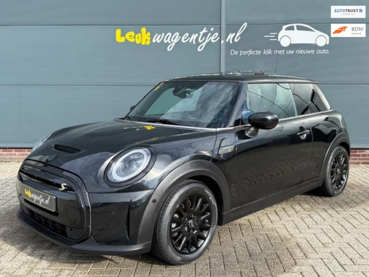 MINI Mini-Electric - Classic 33 kWh *schuifdak *premium pakket - AutoWereld.nl