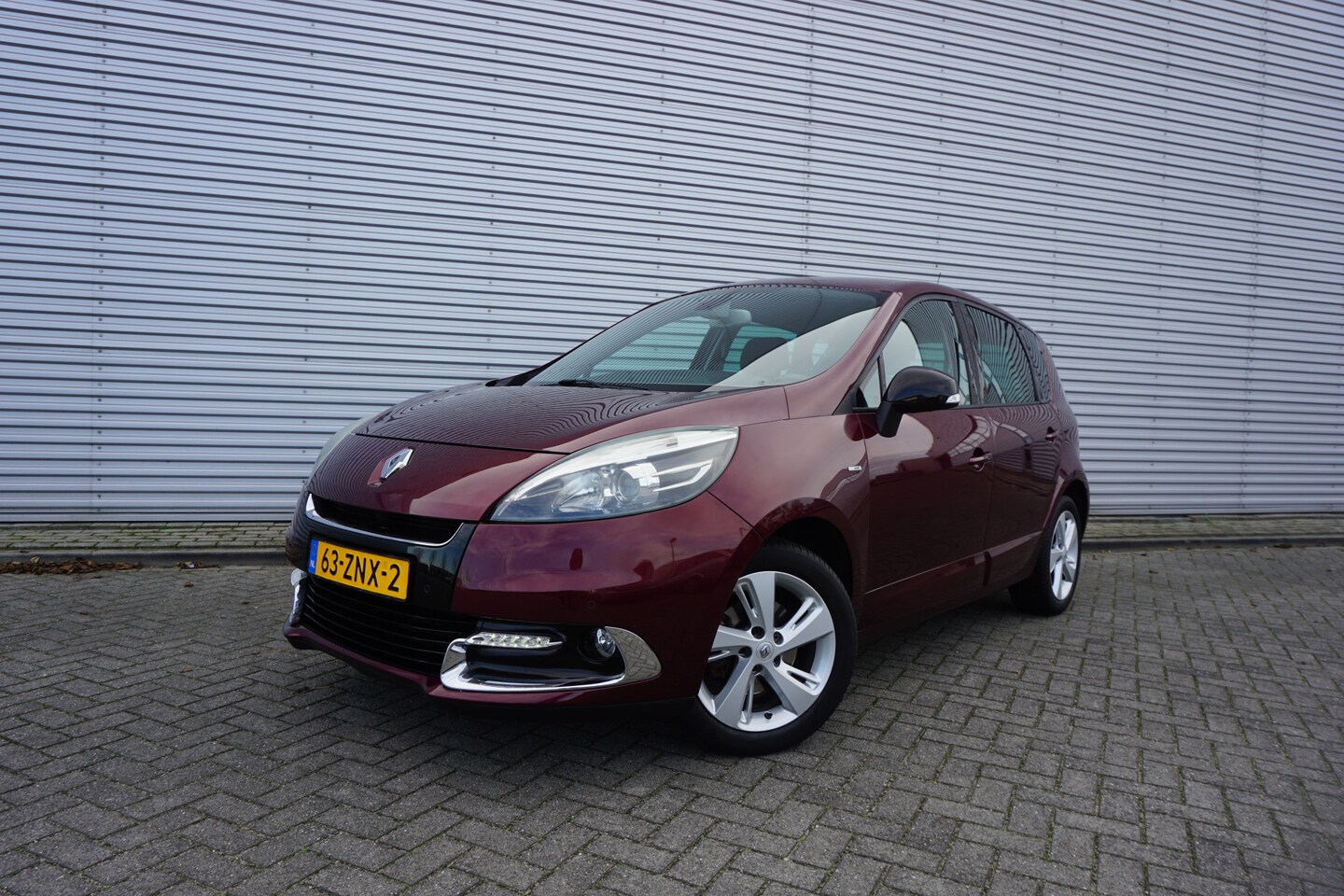 Renault Scénic - 1.4 TCe Bose Climate / Navi / Cruise / Camera / Parkeers. / Lm velgen / NAP - AutoWereld.nl