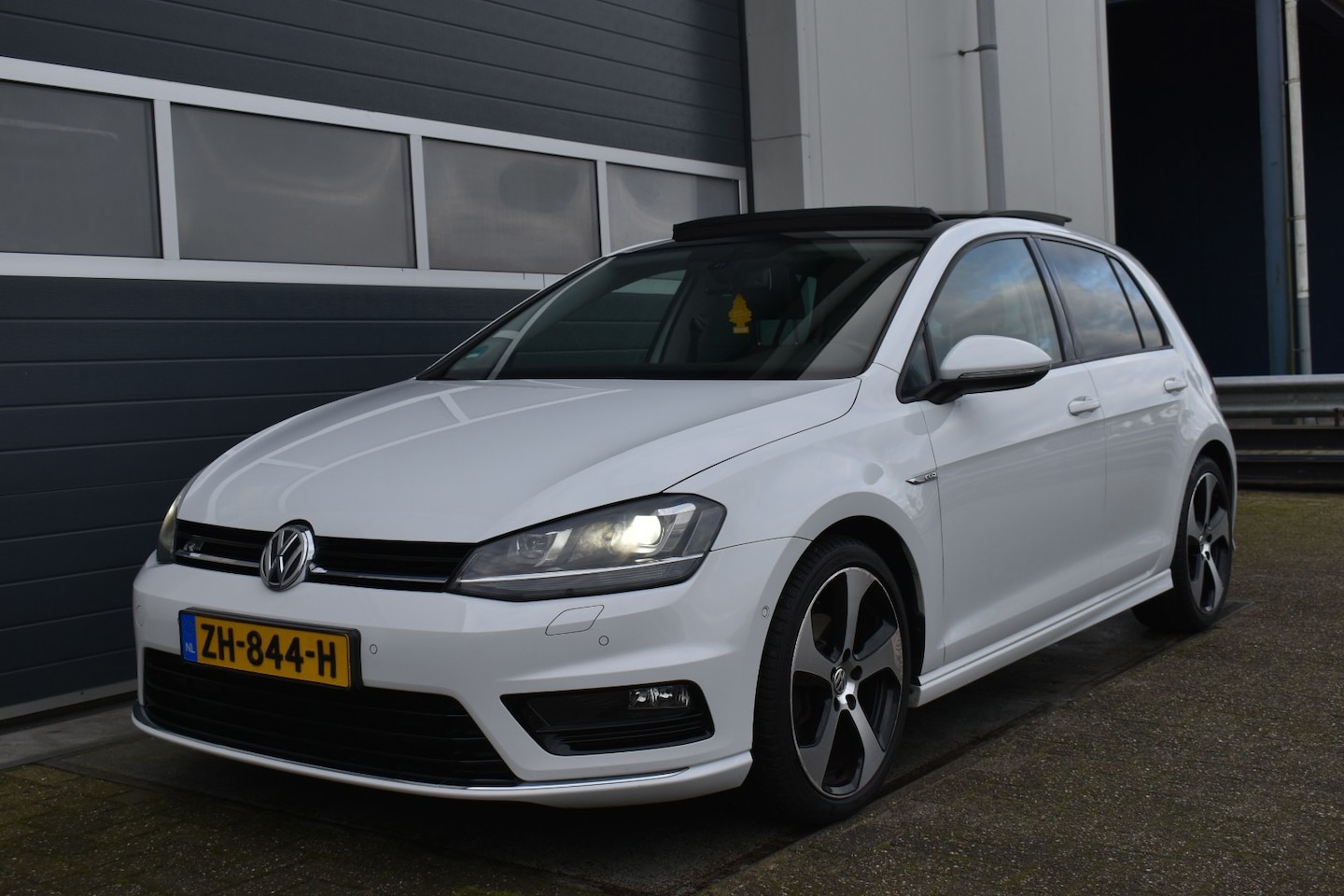 Volkswagen Golf - 1.4 TSI Highline R-line - AutoWereld.nl