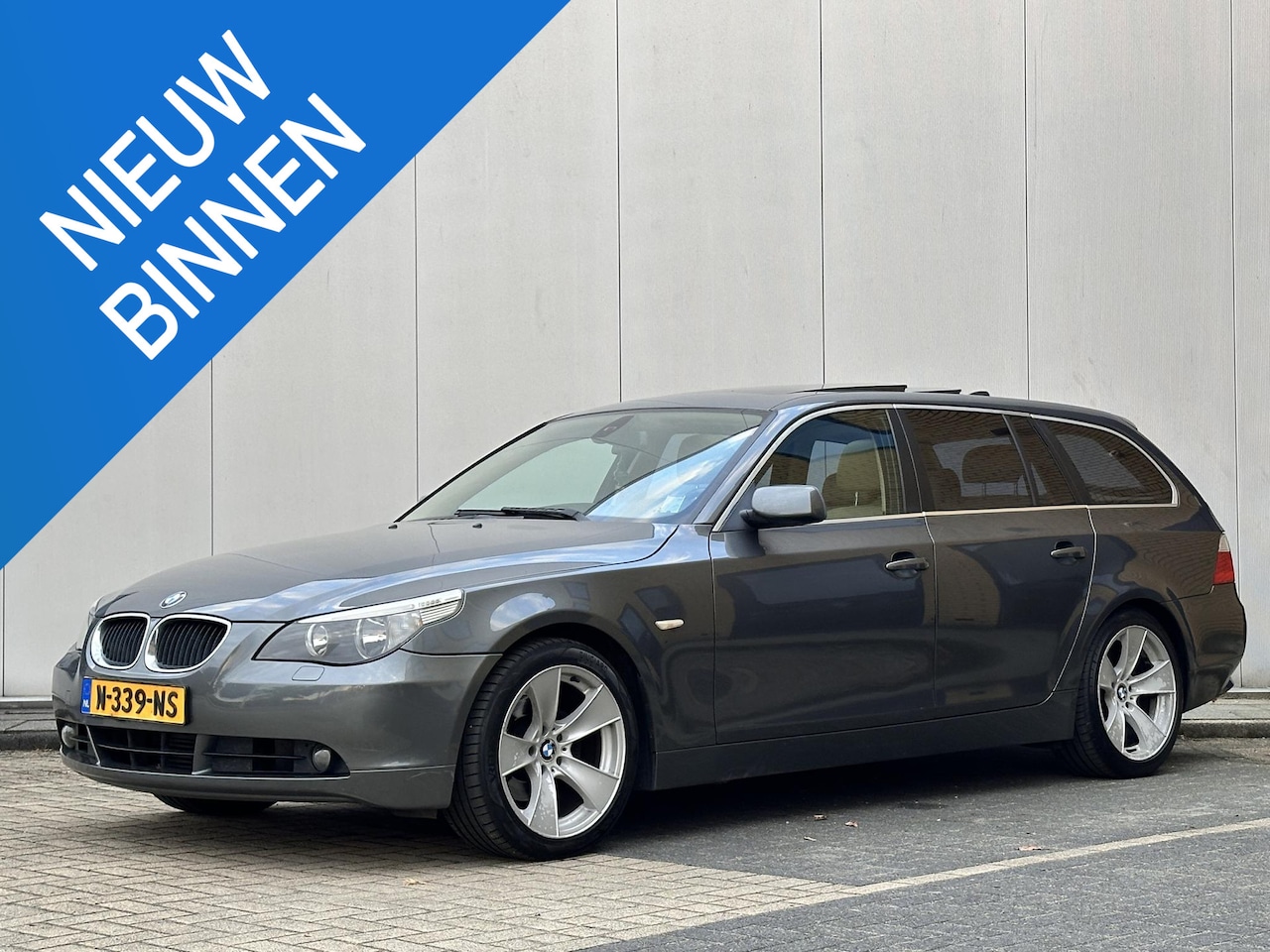 BMW 5-serie Touring - 520d l Panoramadak l Leer l - AutoWereld.nl