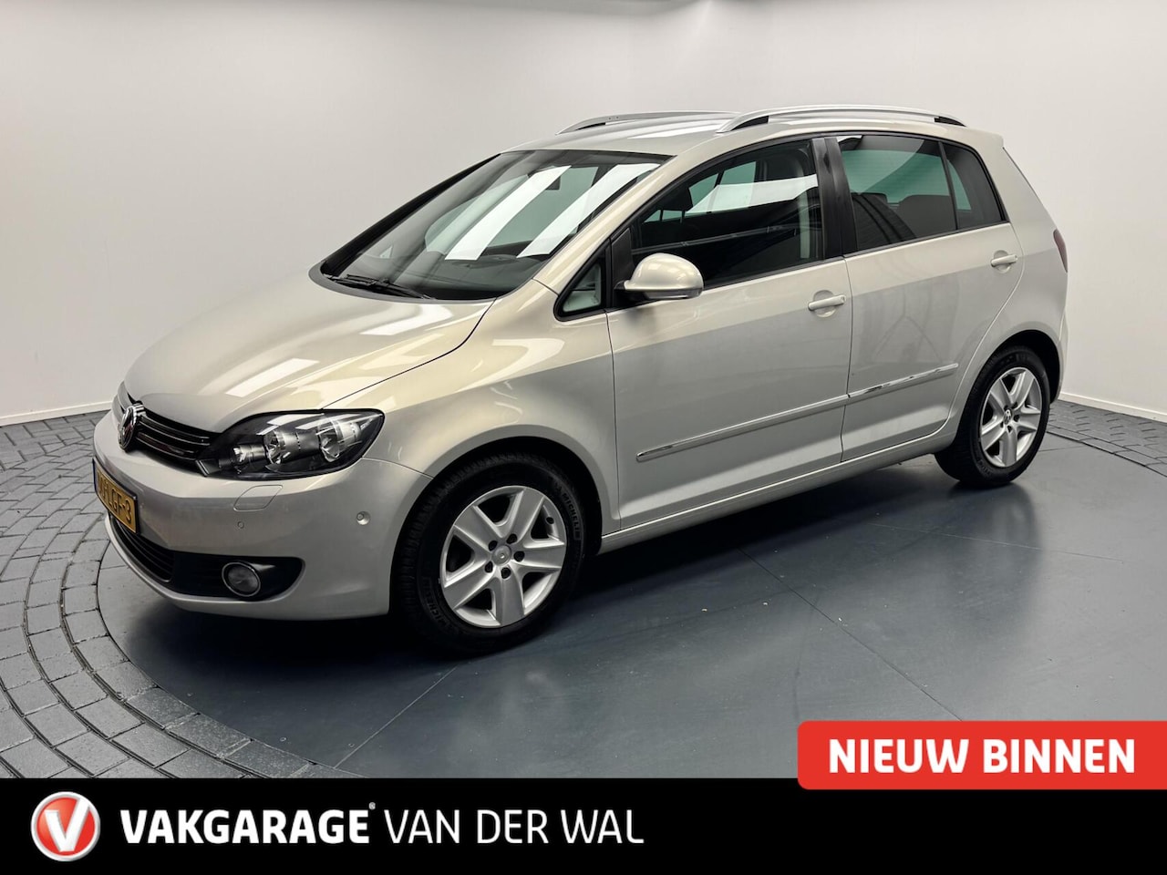 Volkswagen Golf Plus - 1.2 TSi Highline Navigatie-Trekhaak-Cr.contr-Clima-Parkeersensoren V+A - AutoWereld.nl