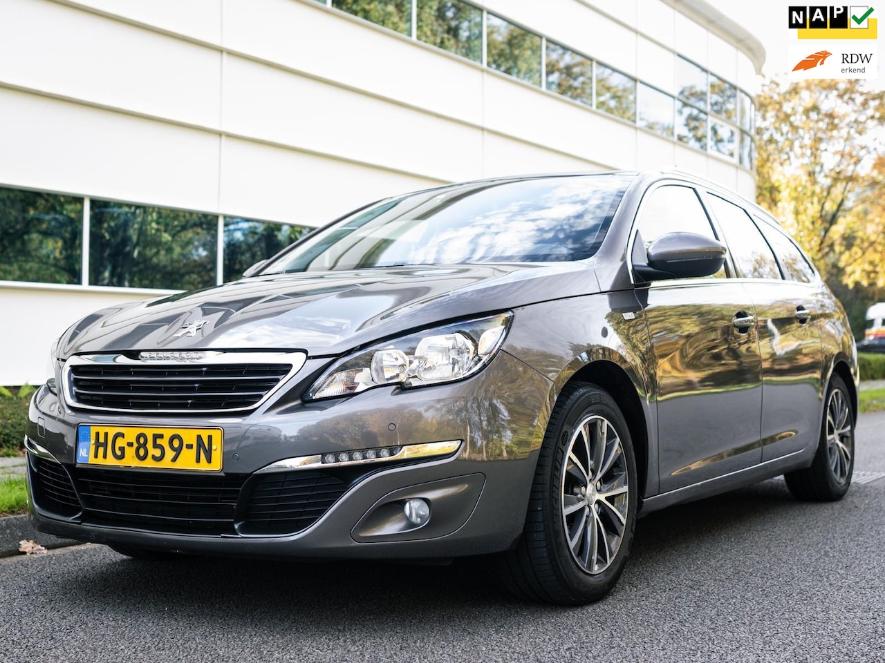 Peugeot 308 SW - 1.2 PureTech Style NAP, Pano. Trekhaak, - AutoWereld.nl