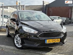 Ford Focus - 1.0 Trend | Navigatie | LM Velgen | Airco | Parkeersensoren Achter |
