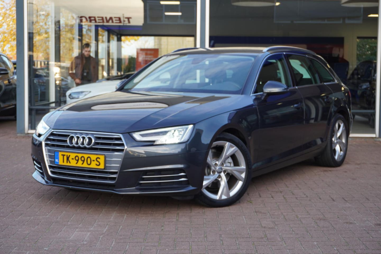 Audi A4 Avant - 2.0 TDI ultra Sport Lease Edition | Automaat | Airco | Navigatie | Trekhaak | LM velgen | - AutoWereld.nl