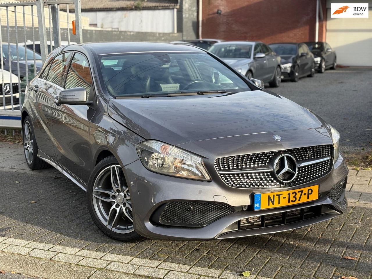 Mercedes-Benz A-klasse - 180 AMG Line | 18” LMV | Stoelverwarming | Cruise control | Navigatie | - AutoWereld.nl