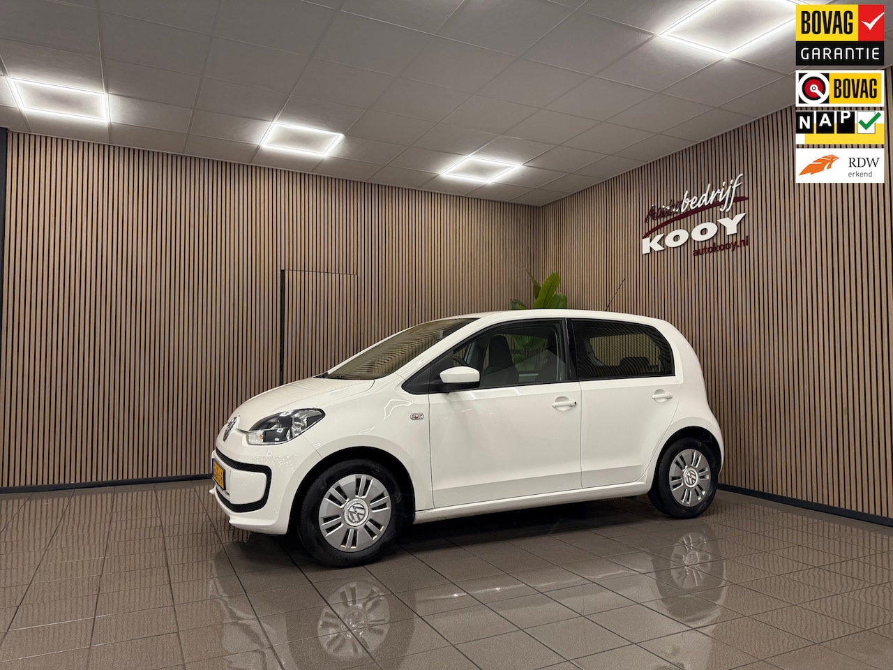 Volkswagen Up! - 1.0 move up! BlueMotion * Navigatie / Parkeersensoren / Cruise control / NL Auto * - AutoWereld.nl