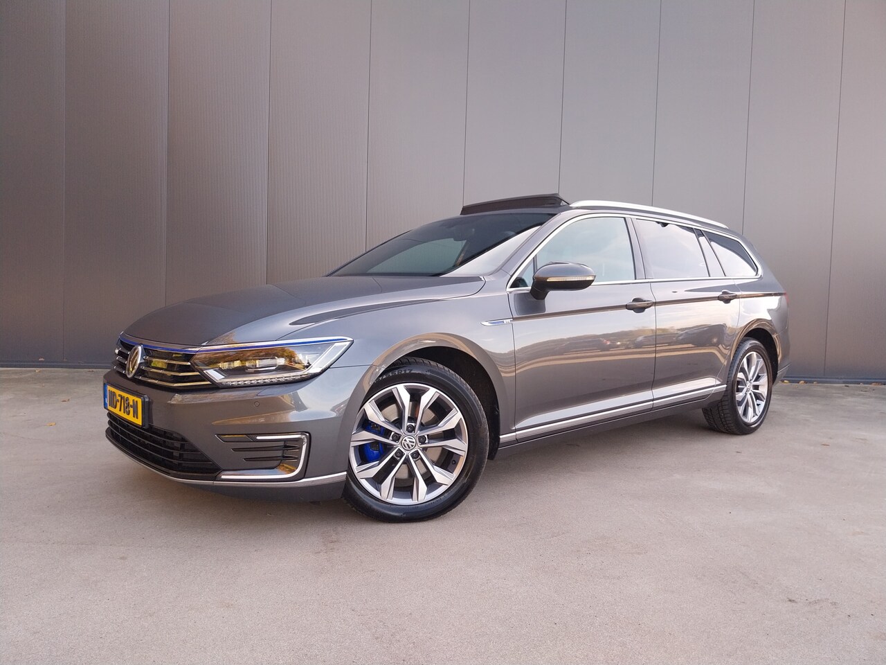Volkswagen Passat Variant - 1.4 TSI GTE Highline PANO DAK CAMERA ADAPT CRUISE ALCANTARA LED NAVI ECC TREKHAAK - AutoWereld.nl