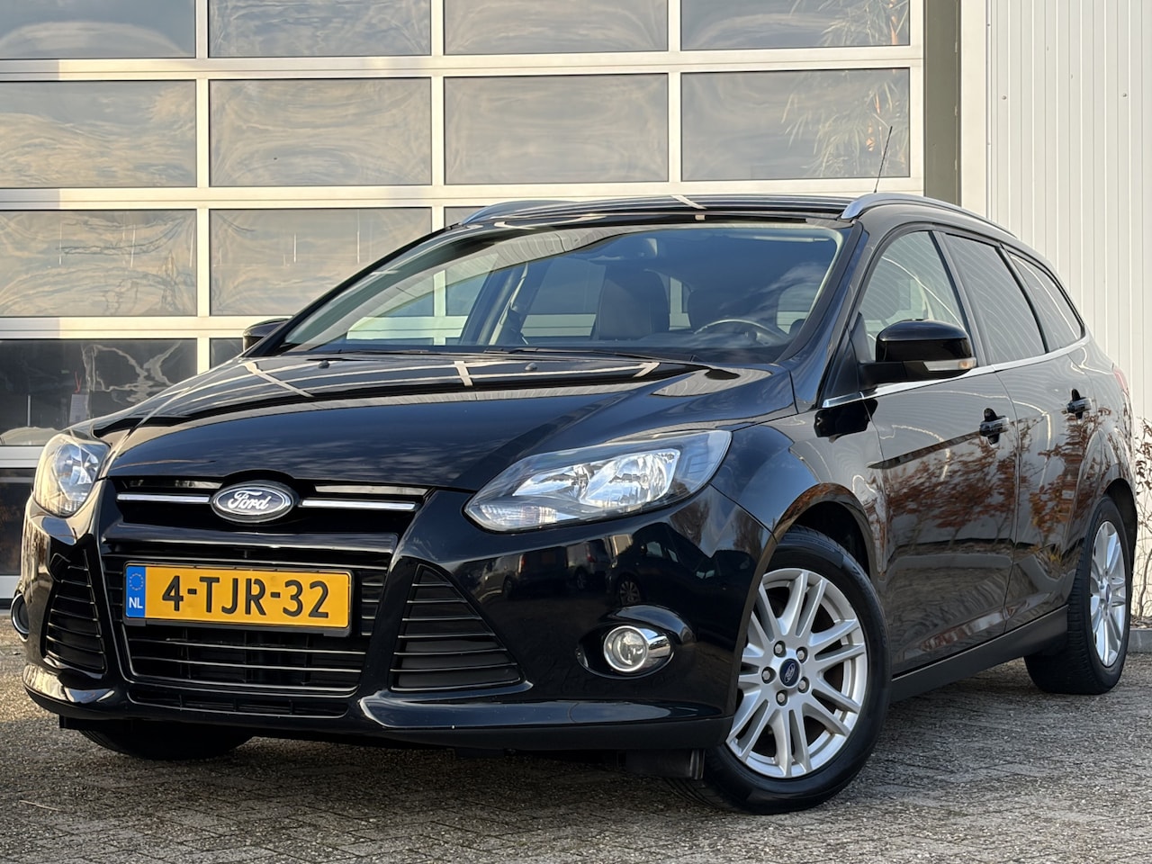 Ford Focus Wagon - 1.0 EcoBoost Lease Titanium 126pk | Nieuwe Distributieriem | Achteruitrijcamera | Bluetoot - AutoWereld.nl