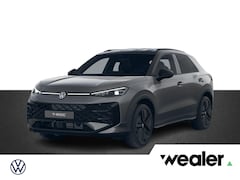 Volkswagen T-Roc - R-Line First Edition 1.5 eTSI 110 kW / 150 PK DSG | Black Style | Multimedia pakket | Trek