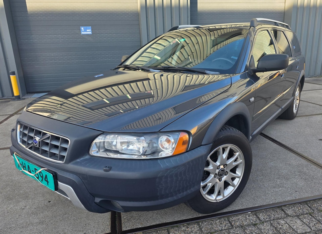 Volvo XC70 - 2.5 T Summum Facelift, netto € 10 950, bijtelvriendelijk! - AutoWereld.nl