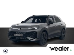 Volkswagen T-Roc - R-Line First Edition 1.5 eTSI 110 kW / 150 PK DSG | Black Style | Panoramadak | Harman Kar