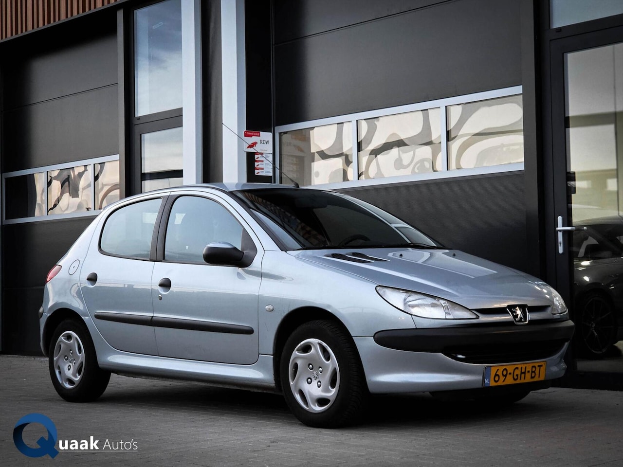 Peugeot 206 - 1.4 XR 5-Deurs | NW. DISTRIBUTIE | ELEK. RAMEN | - AutoWereld.nl