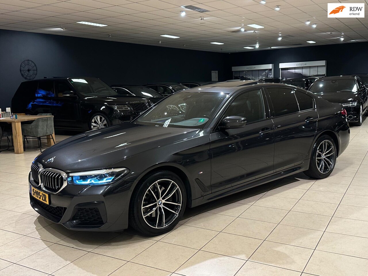 BMW 5-serie - 520d M-SPORT|1eig|Opendak|BTW|Facelift|Memory - AutoWereld.nl