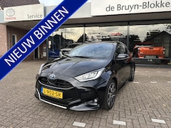 Toyota Yaris - 1.5 Hybrid Executive Panoramadak / Navigatie / Stoel- en stuurverwarming / Parkeersensoren