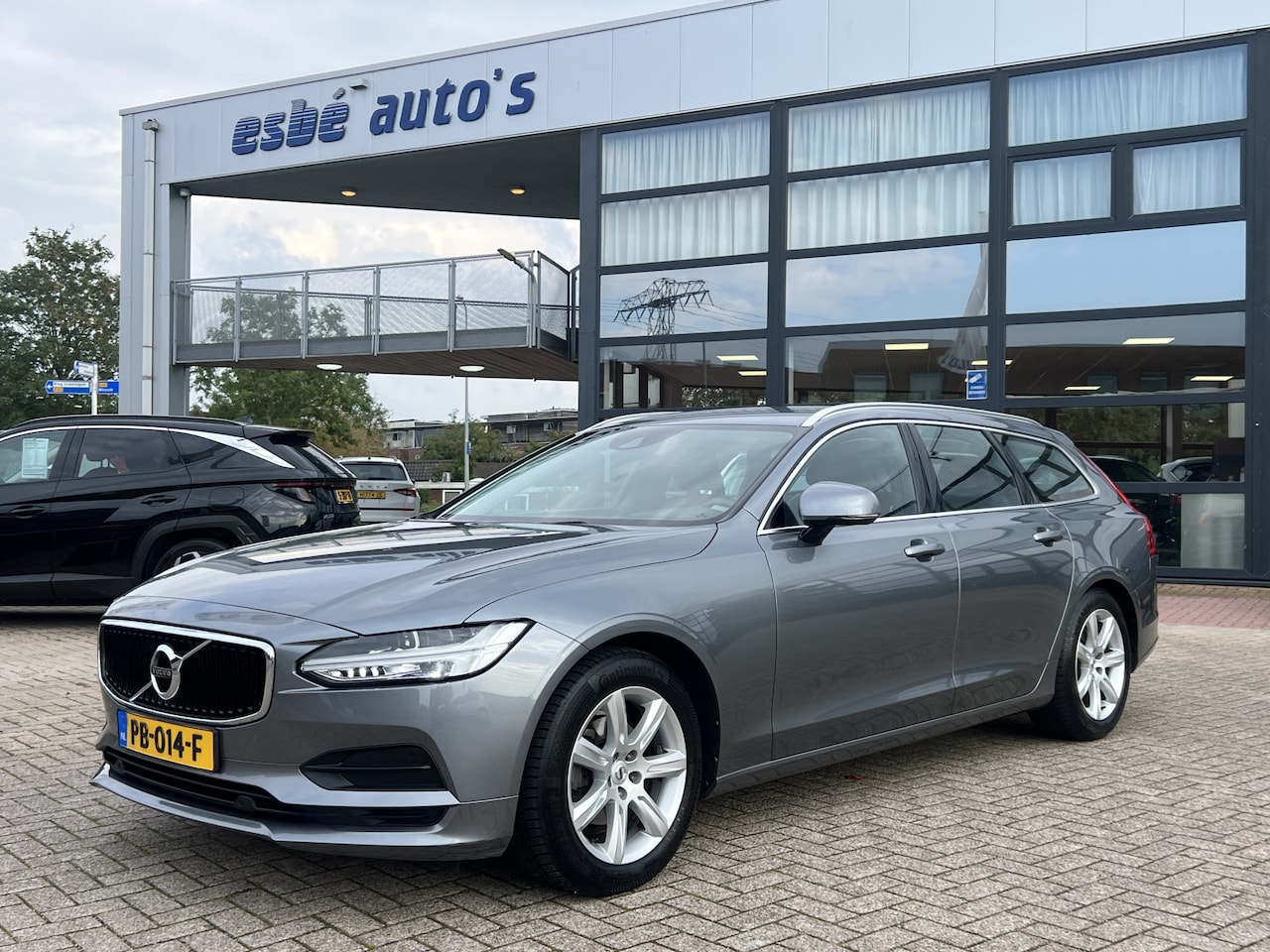 Volvo V90 - 2.0 D4 190 pk Momentum Trekhaak Leer Navi Stoelverwarming Carplay Android Adaptieve Cruise - AutoWereld.nl