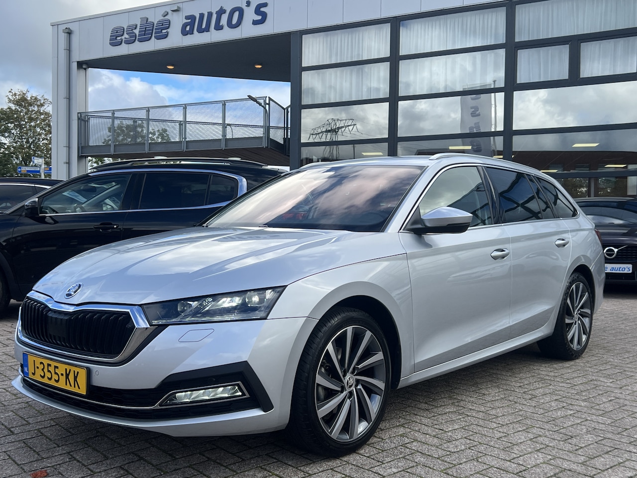 Skoda Octavia Combi - 1.5 TSI 150 PK First Edition Navigatie Keyless Carplay Stoelverwarming ACC Dab Led Matrix - AutoWereld.nl