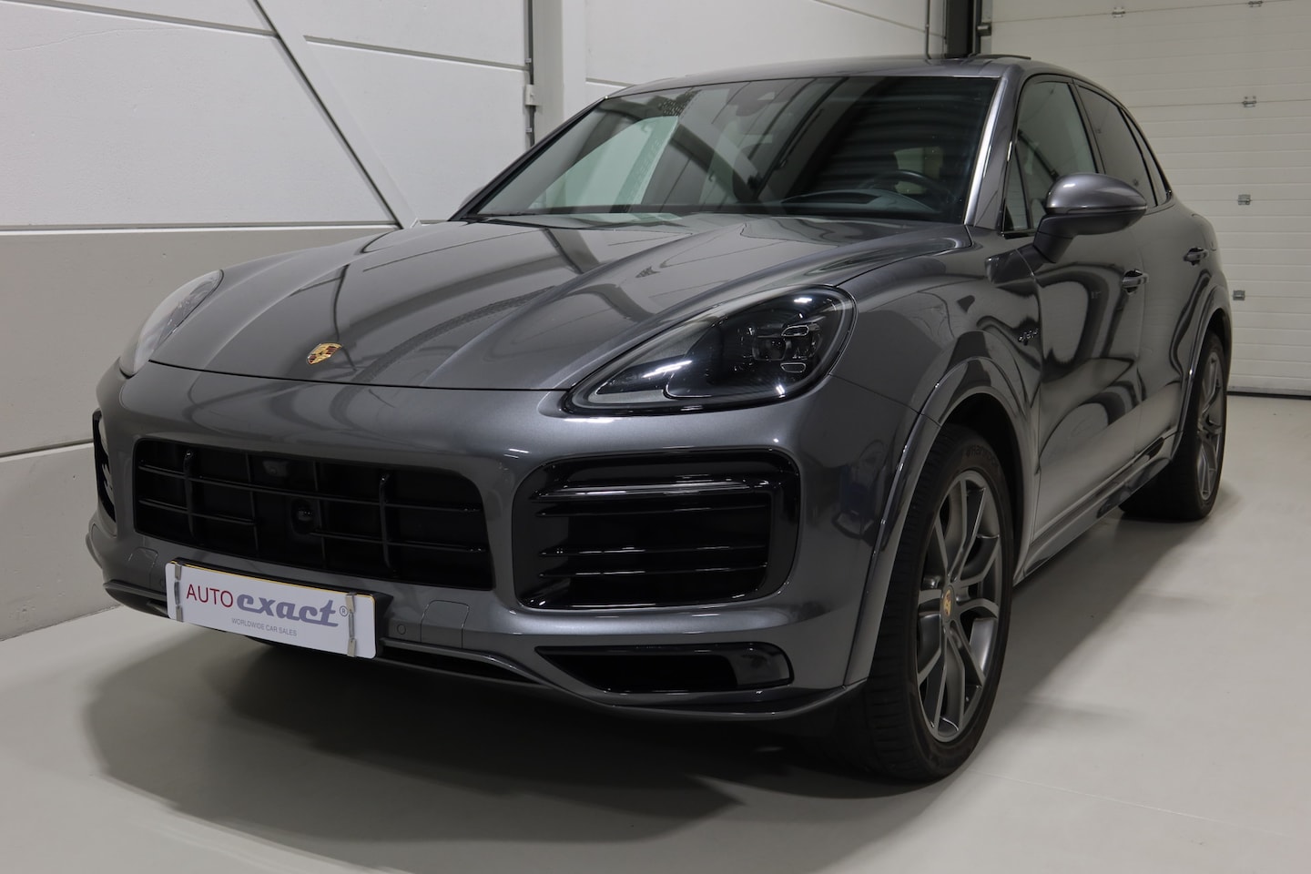 Porsche Cayenne - 3.0 E-Hybrid I Sport Chrono I 360 camera I eerste eigenaar I org NL I Panoramadak - AutoWereld.nl