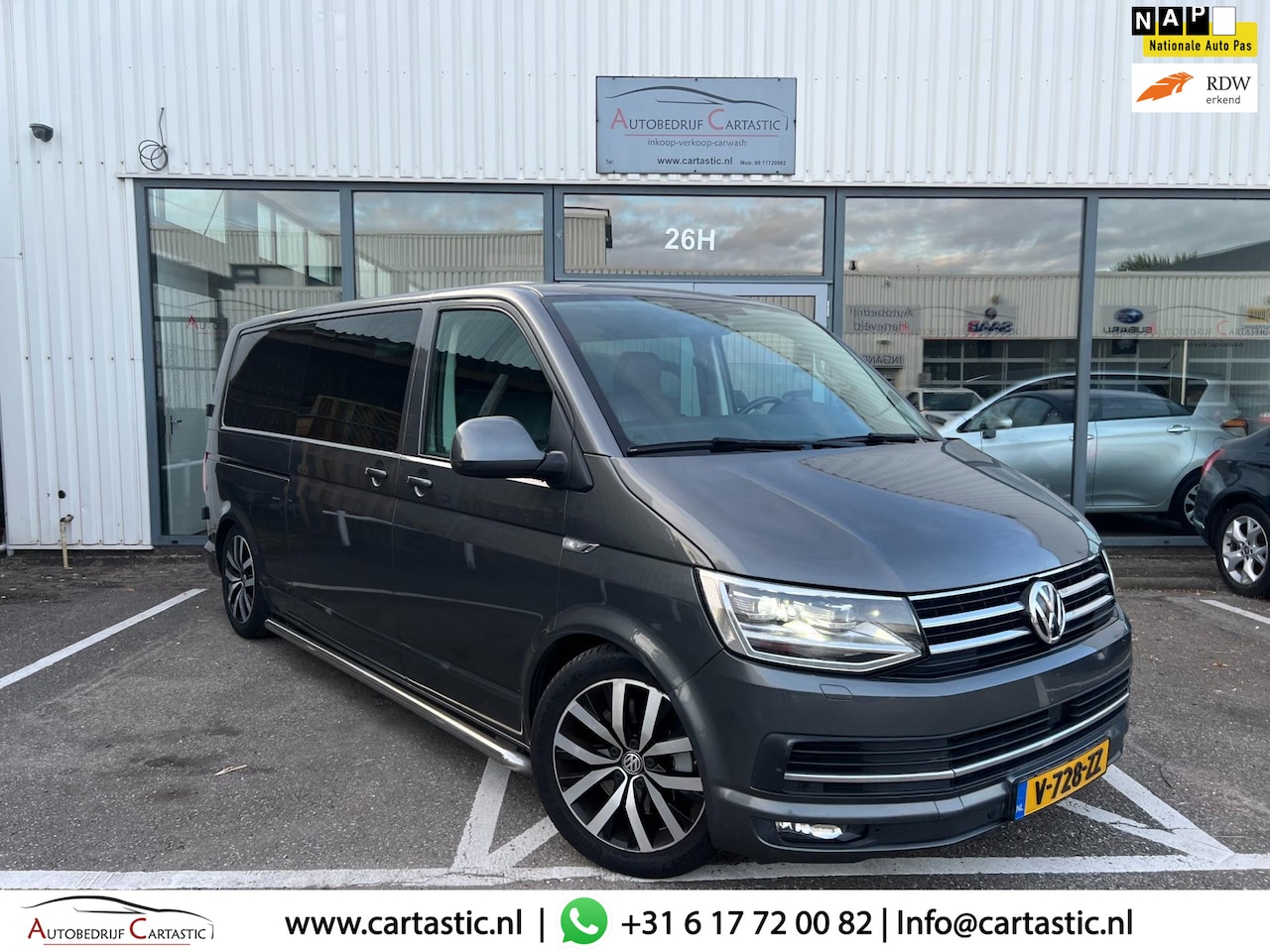 Volkswagen Transporter - 2.0 TDI L2H1 DC Highline DSG | ACC | SCHUIFDAK | NAVI \ LEER | STOELVERWARMING | CAMERA | - AutoWereld.nl