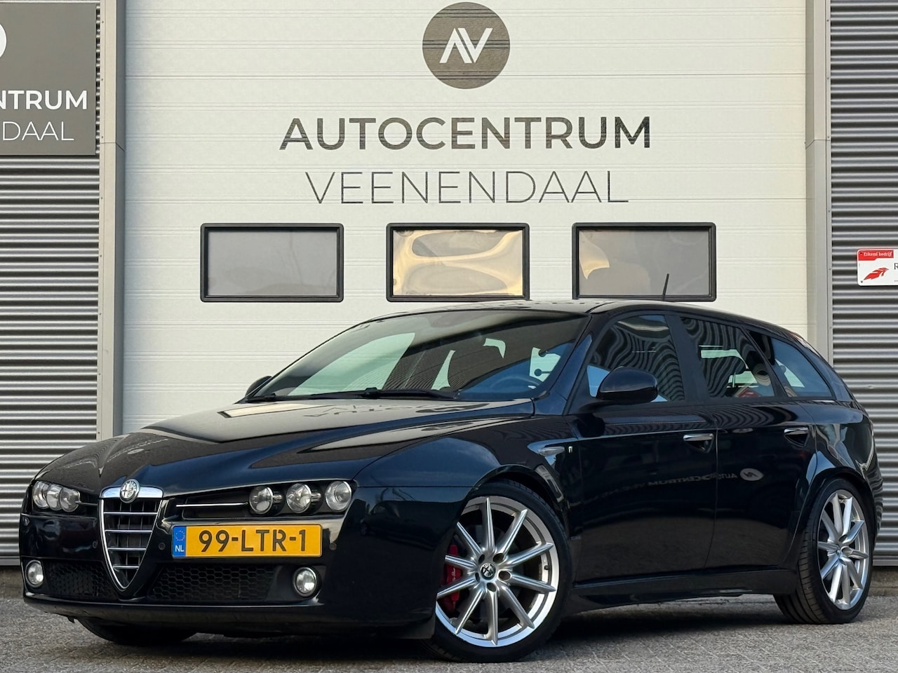 Alfa Romeo 159 Sportwagon - 1.7 TI 1750 TBI 200 PK TREKHAAK/LEDER/19''/NAP/XENON - AutoWereld.nl